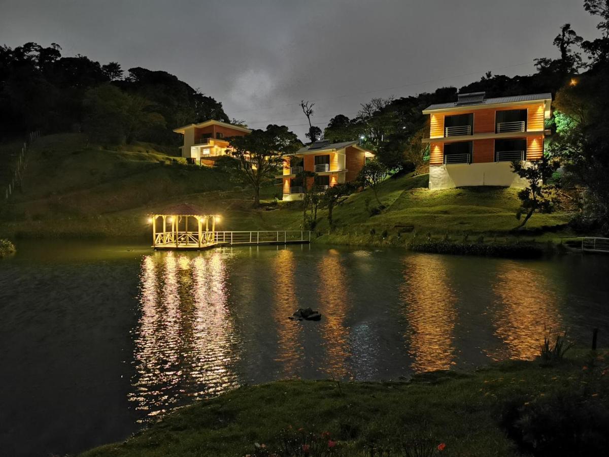 Burbi Lake Lodge Monteverde Buitenkant foto